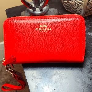 COACH CLUTCH/WRISTLET